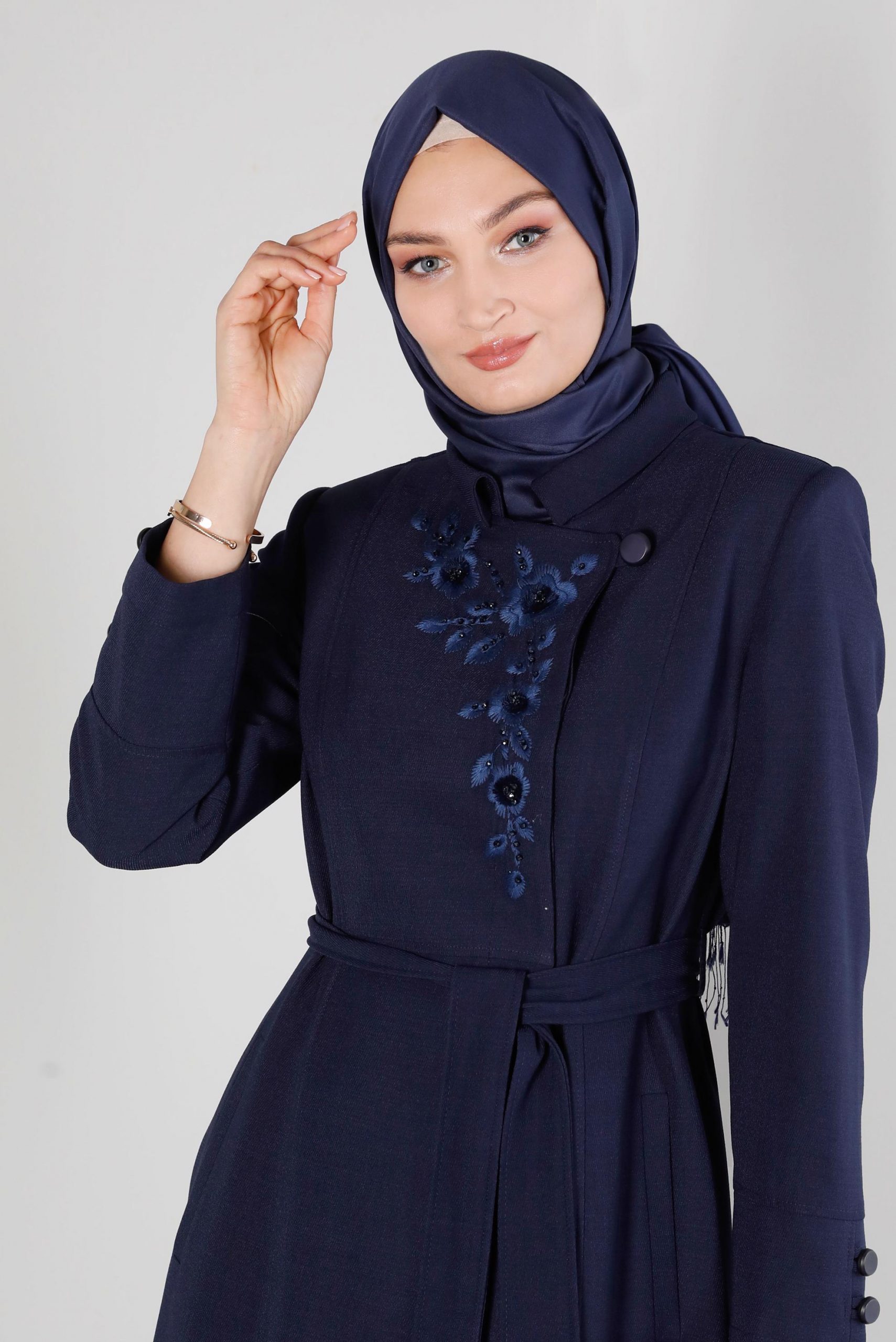 10652 جلباب الفينا أزرار مخفية مع تطريز 40/48 كحلي