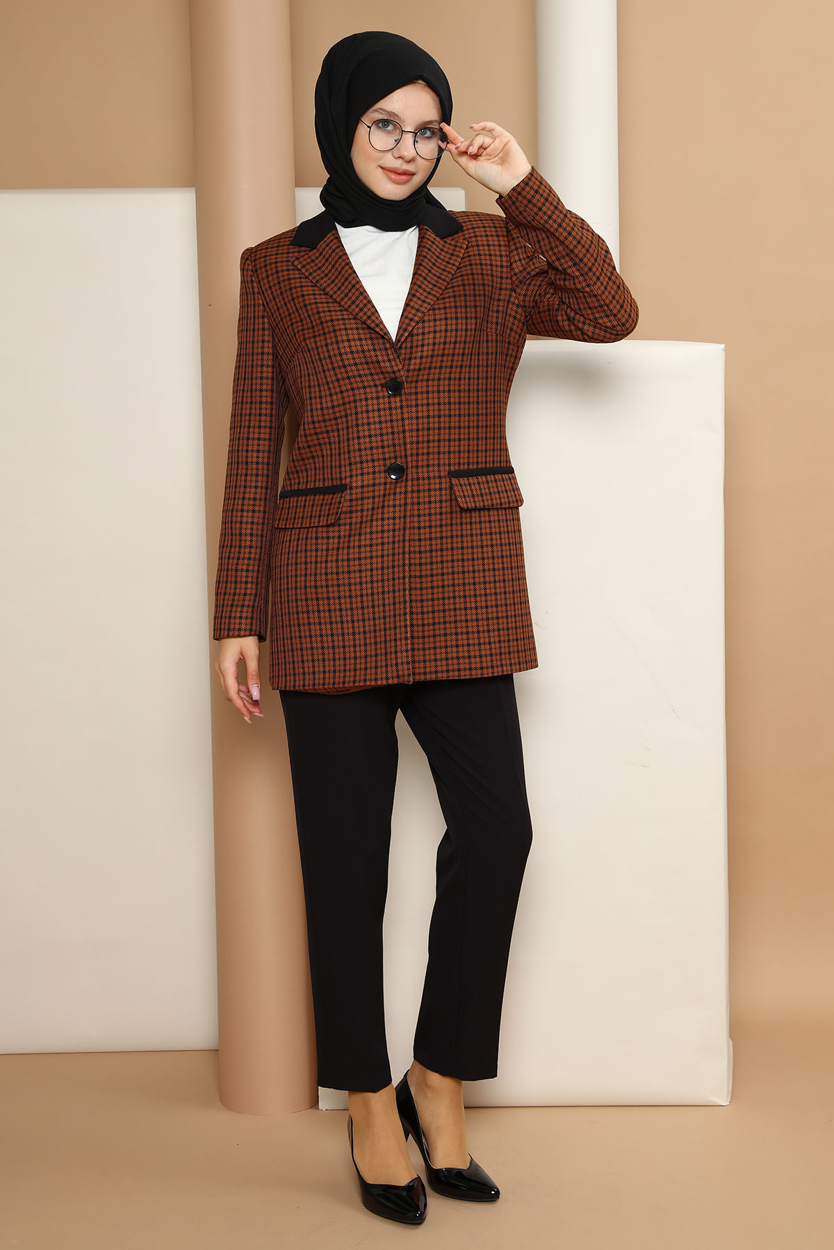 30302 طقم الفينا قطعتين منقوش 38/44 عسلي - الصورة 4