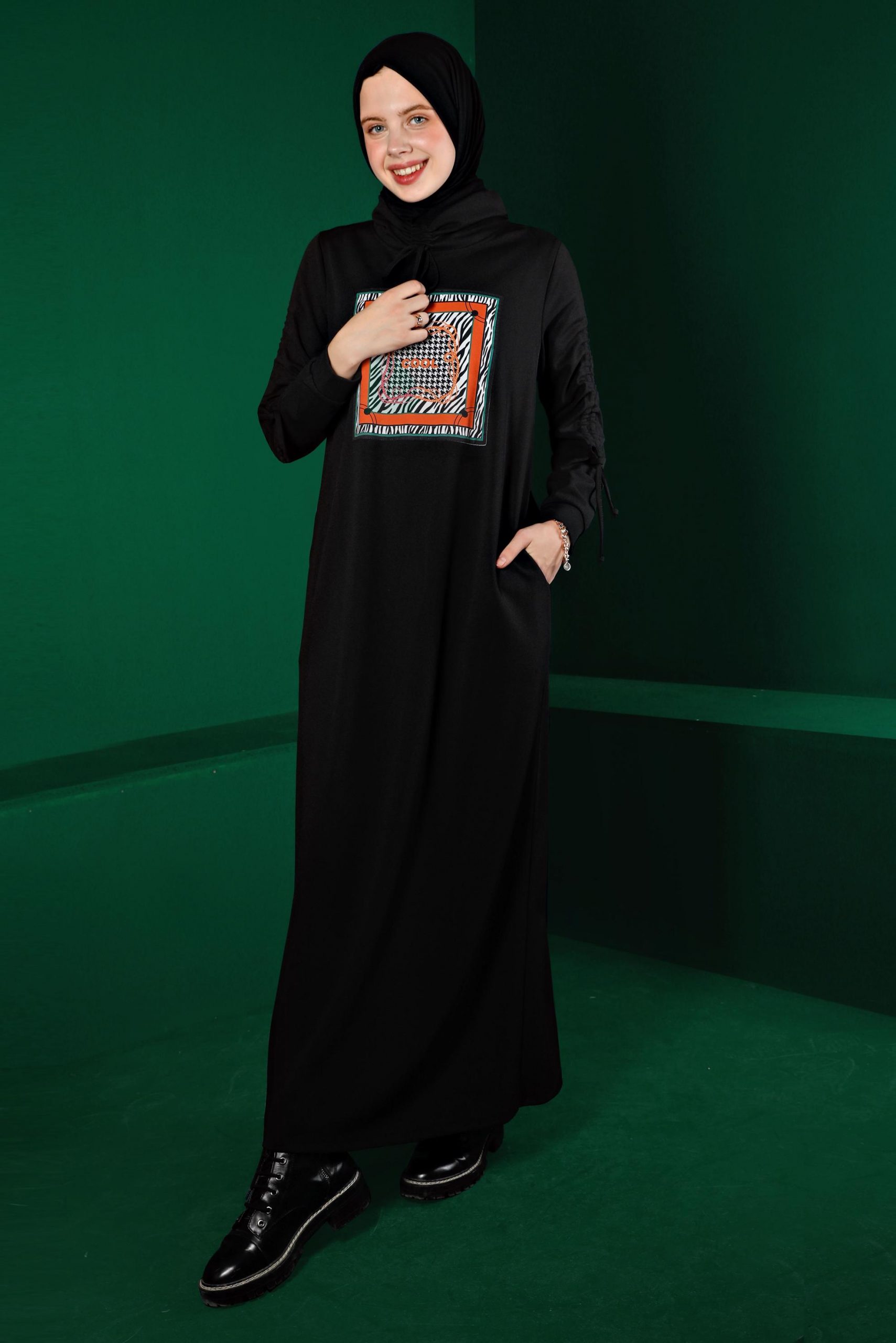 43363 فستان الفينا مع طباعة 38/46 أسود - الصورة 2