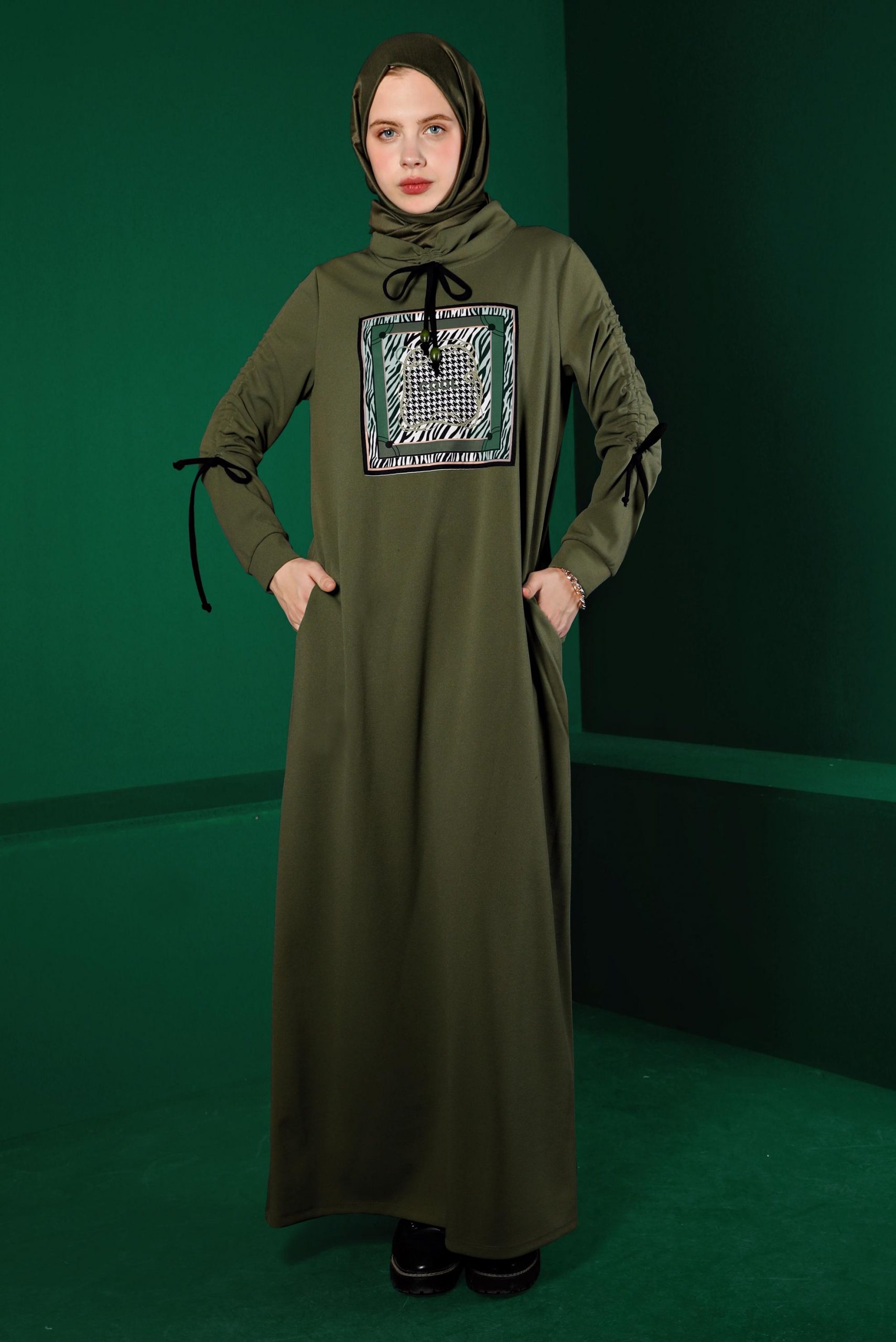 43363 فستان الفينا مع طباعة 38/46 زيتي داكن - الصورة 2