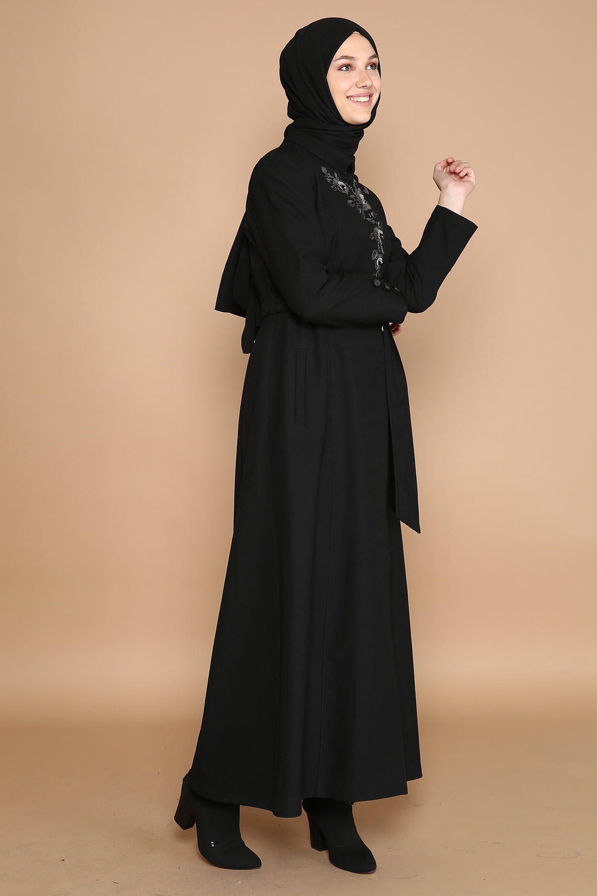 10652 جلباب الفينا أزرار مخفية مع تطريز 40/48 أسود - الصورة 2