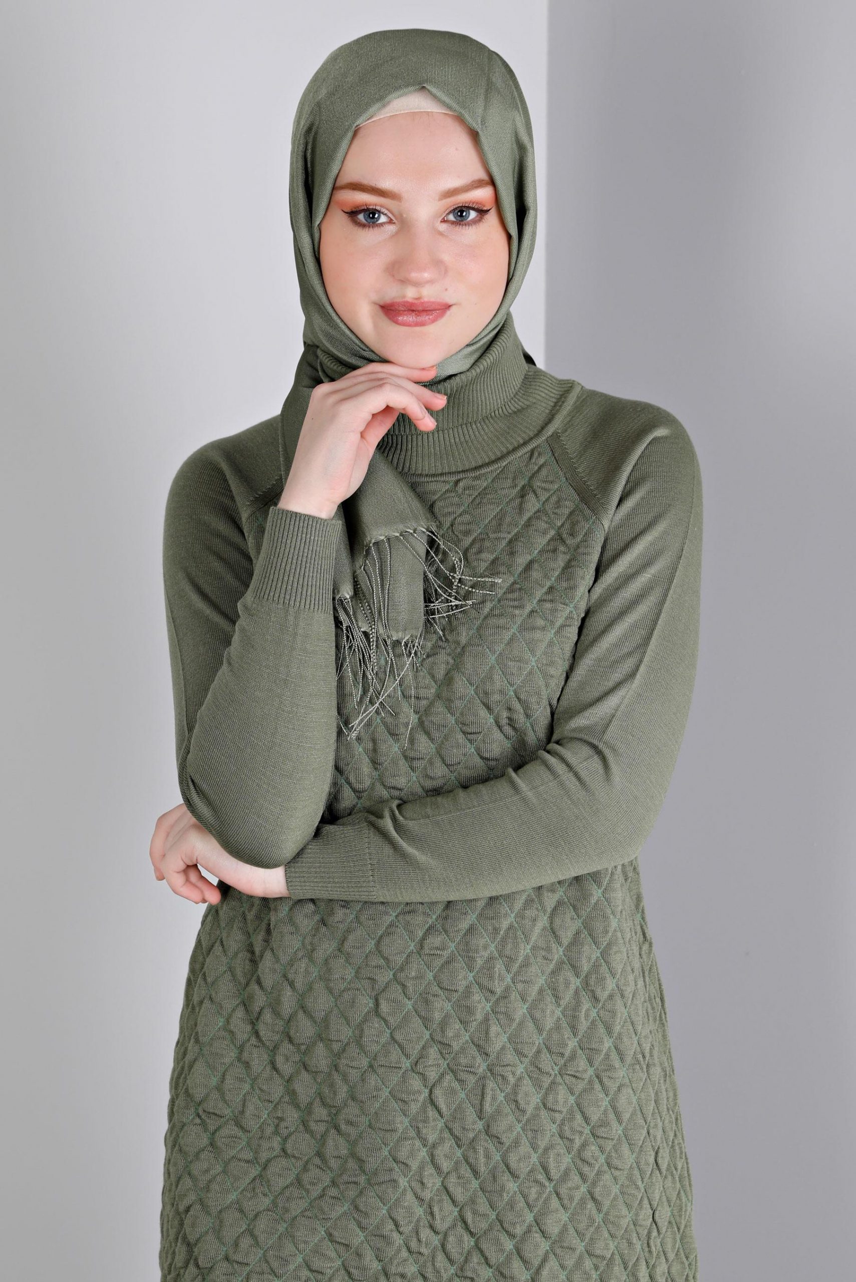 43161 تونيك الفينا صوف ناعم منقوش 38/46 زيتي فاتح