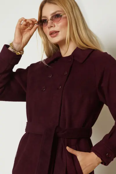 ⁦90653 جاكيت جوخ الفينا قبة أزرار مع حزام 38/46 خمري⁩ - الصورة ⁦3⁩